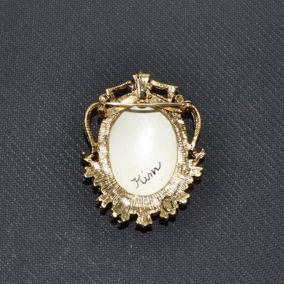 Vintage Gold-Tone Oval Pendant Brooch Ornate Frame Kim Nameplate 1980s Style - Picture 2 of 2